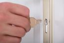 Problem z otwarciem drzwi wejściowych - kiedy trzeba wezwać ślusarza?
